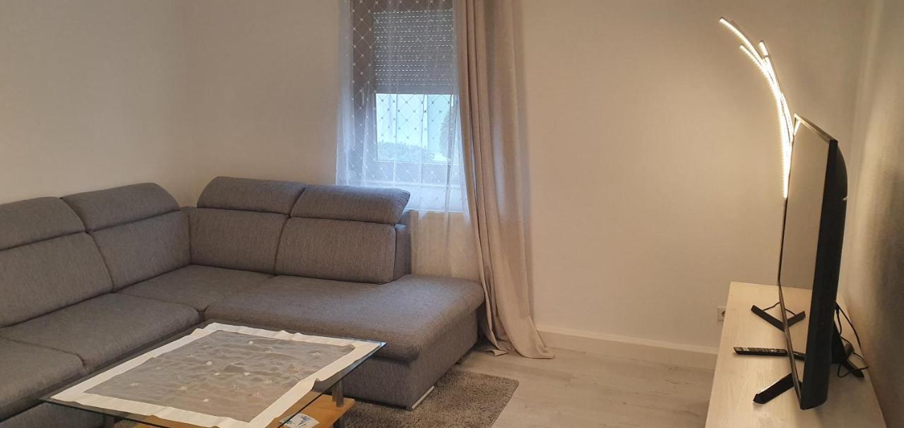 Outletcity Ferienwohnung - Apartment 4 Metzingen  Zewnętrze zdjęcie